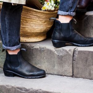 BLUNDSTONE HEELED BOOTS